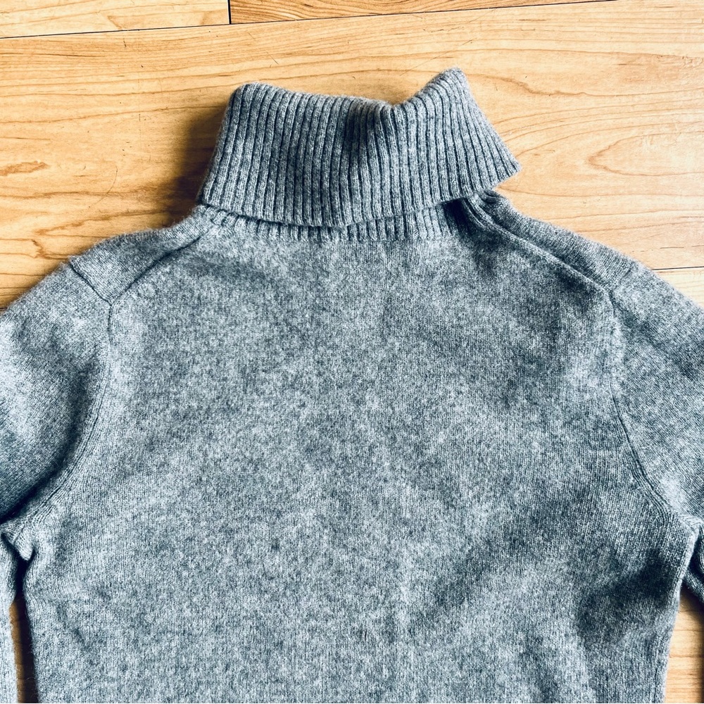 ⭕️SOLD⭕️Peck & Peck Vintage Pure Cashmere Turtleneck
Sweater Gray Women's Size S - Picture 8 of 9